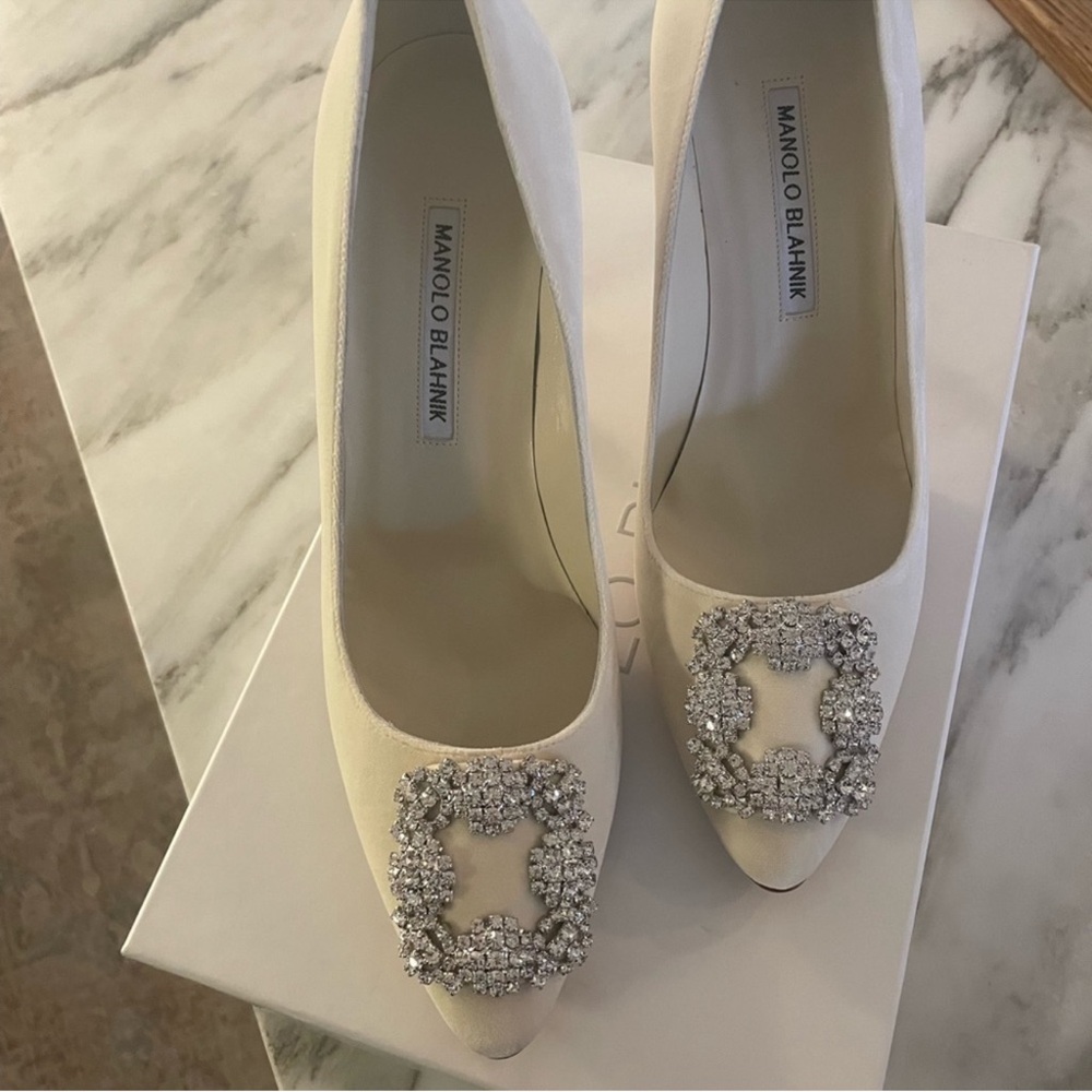 Cream Velvet Hangisi Manolo Blahnik shoes